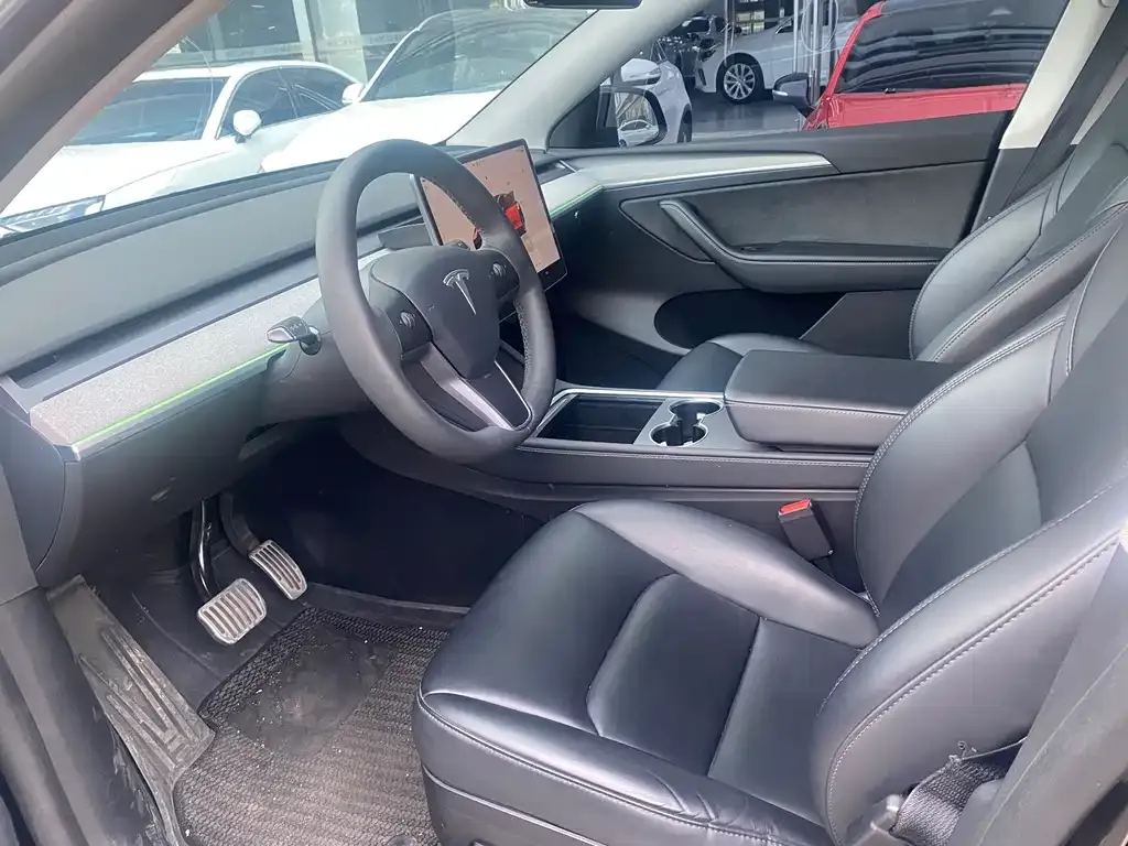 Tesla Model Y — фото 7