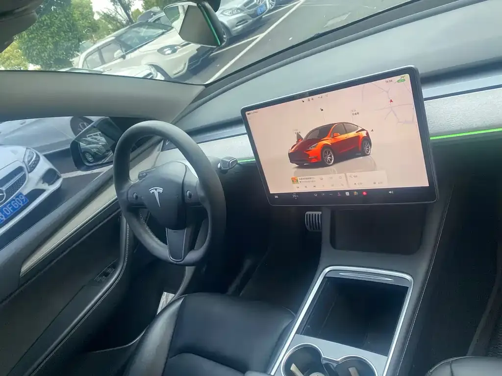 Tesla Model Y — фото 4