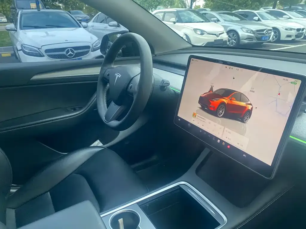 Tesla Model Y — фото 2