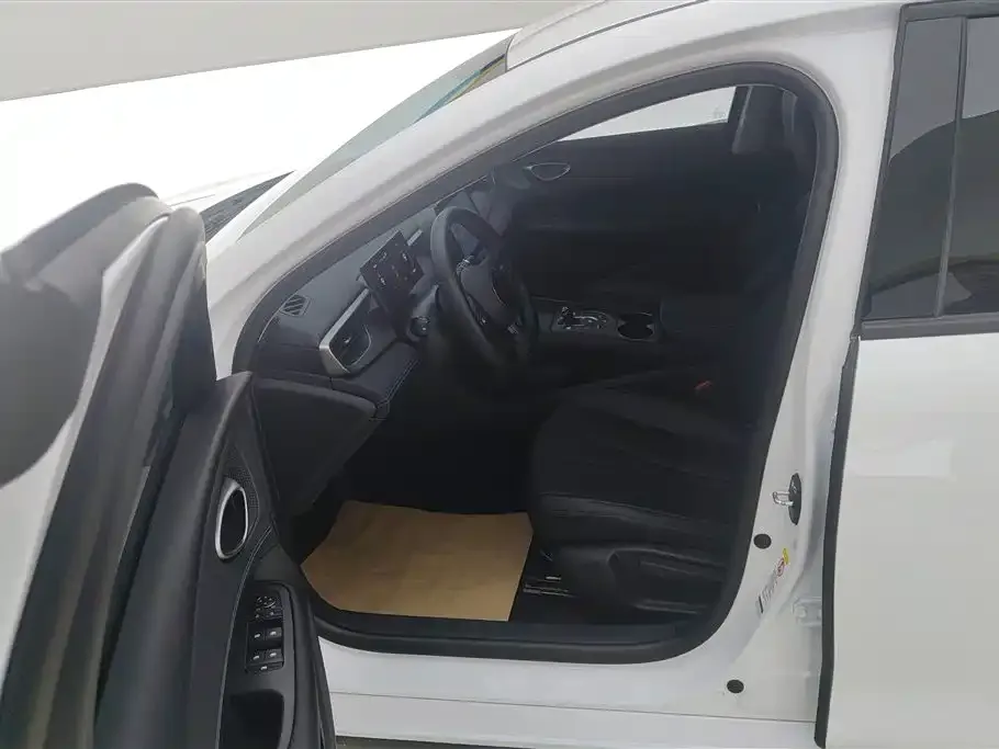 BYD Seal 05 DM-i — фото 10