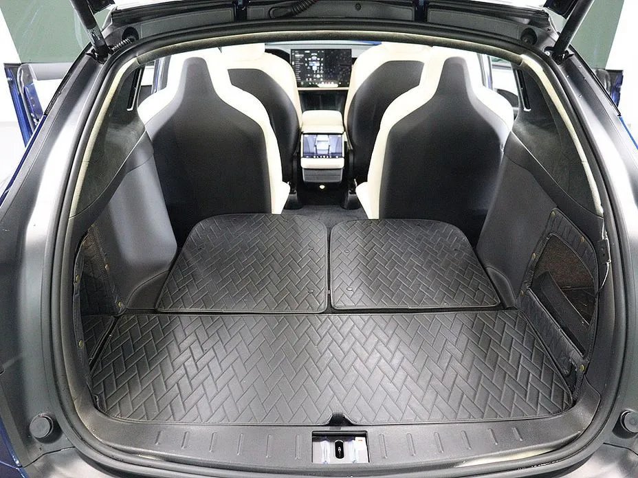 Tesla Model X — фото 7