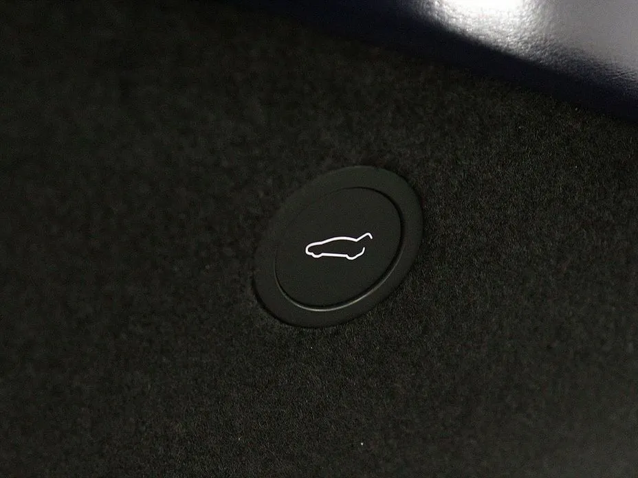 Tesla Model X — фото 3