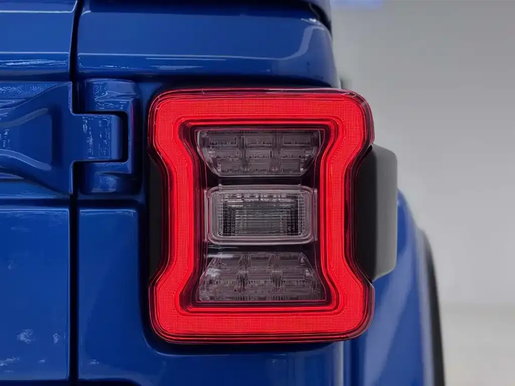 Jeep Wrangler — фото 10