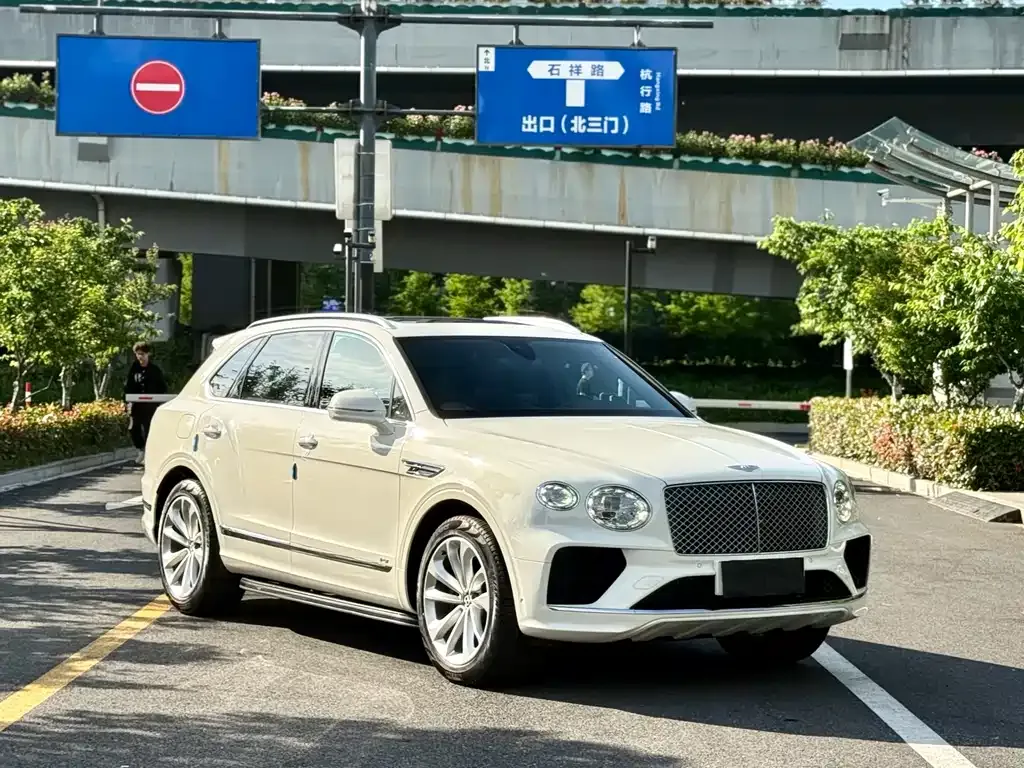 Bentley Bentayga — фото 7