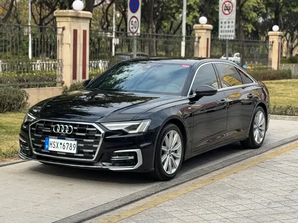 Audi A6L — фото 1