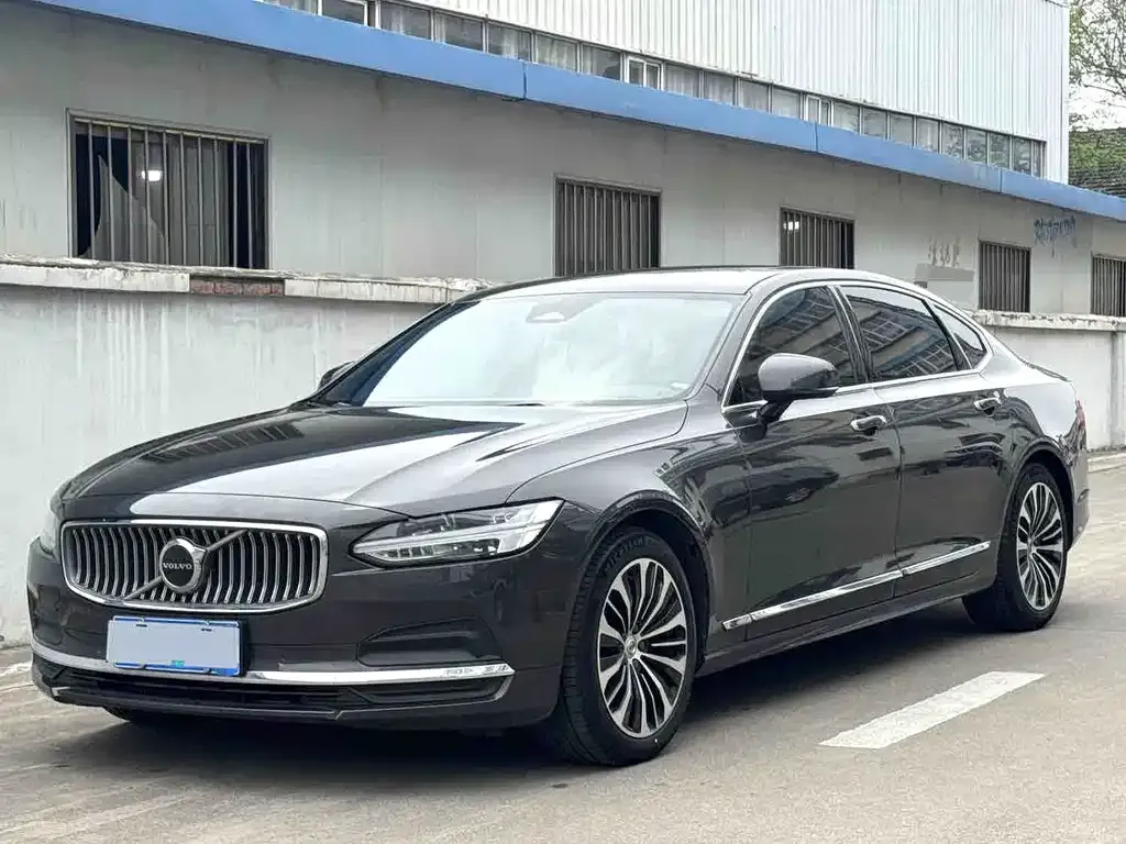Volvo S90 — фото 1