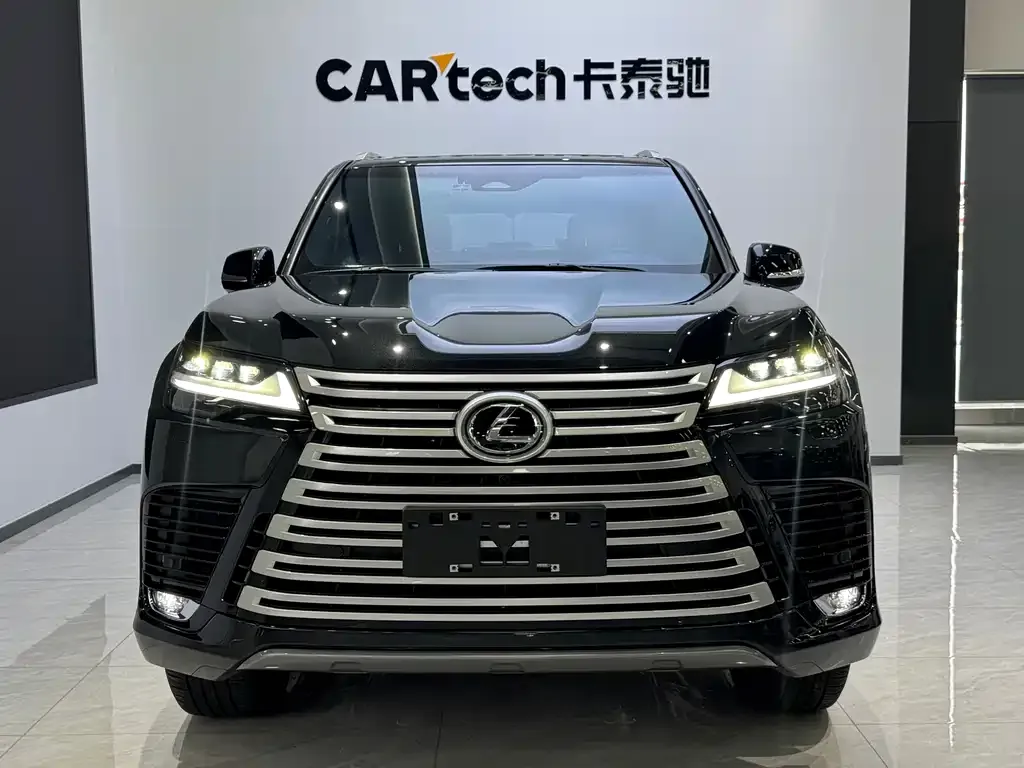 Lexus LX — фото 10