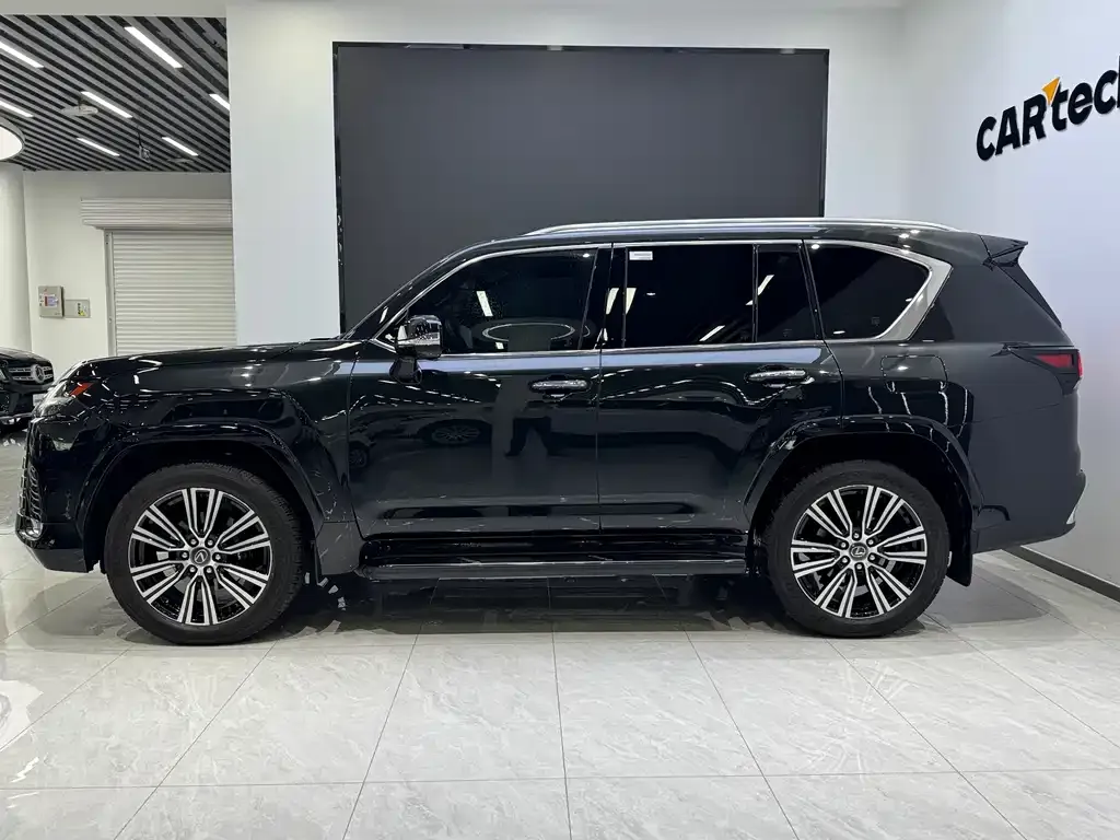 Lexus LX — фото 5