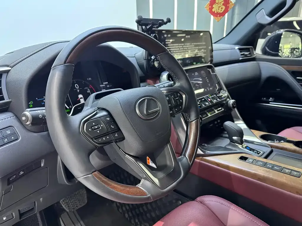 Lexus LX — фото 6