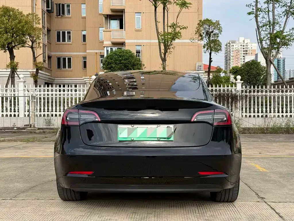 Tesla Model 3 — фото 6