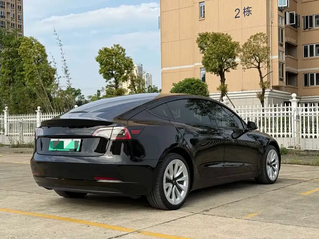Tesla Model 3 — фото 9