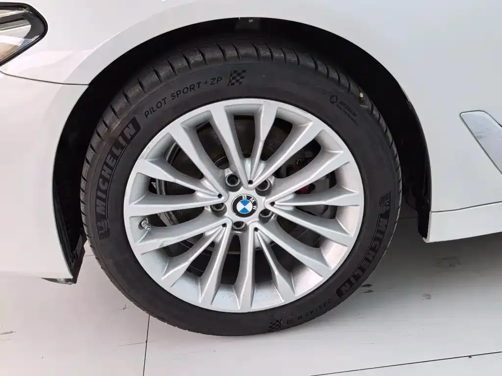 BMW 5 Series — фото 4