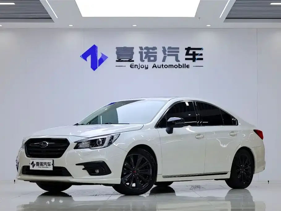 Subaru Legacy — фото 1