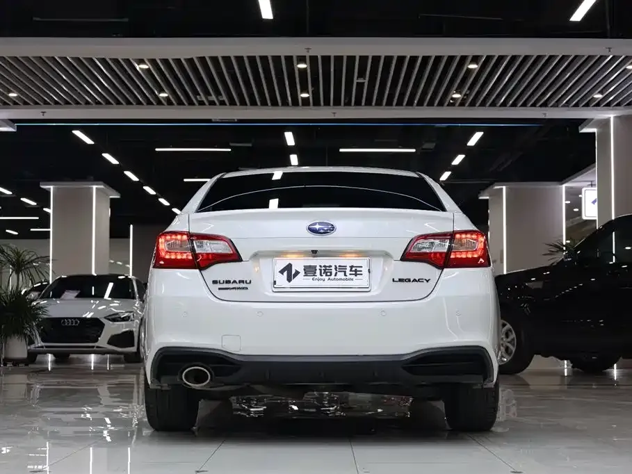Subaru Legacy — фото 10