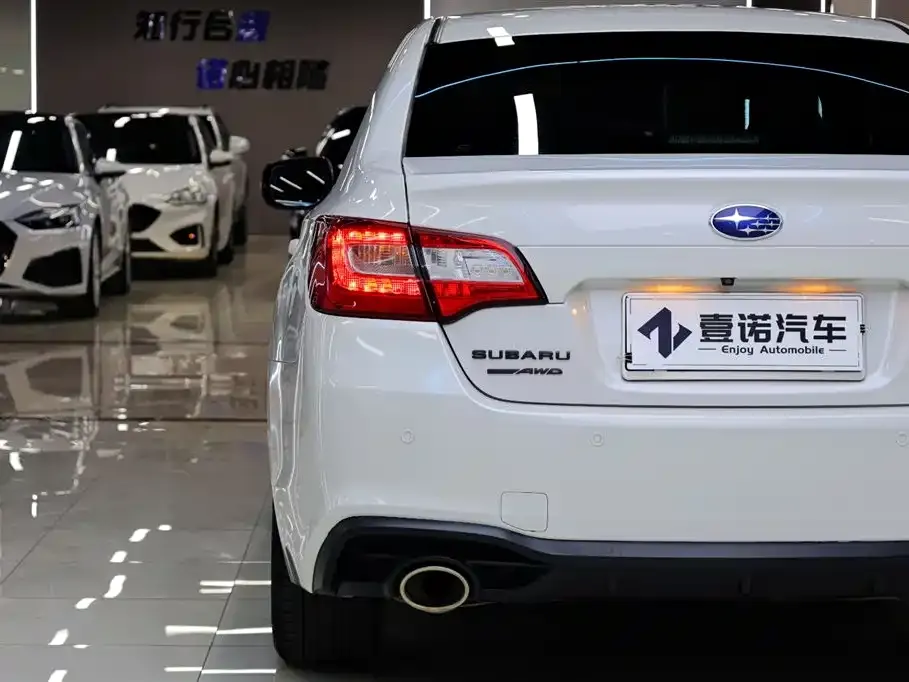 Subaru Legacy — фото 4