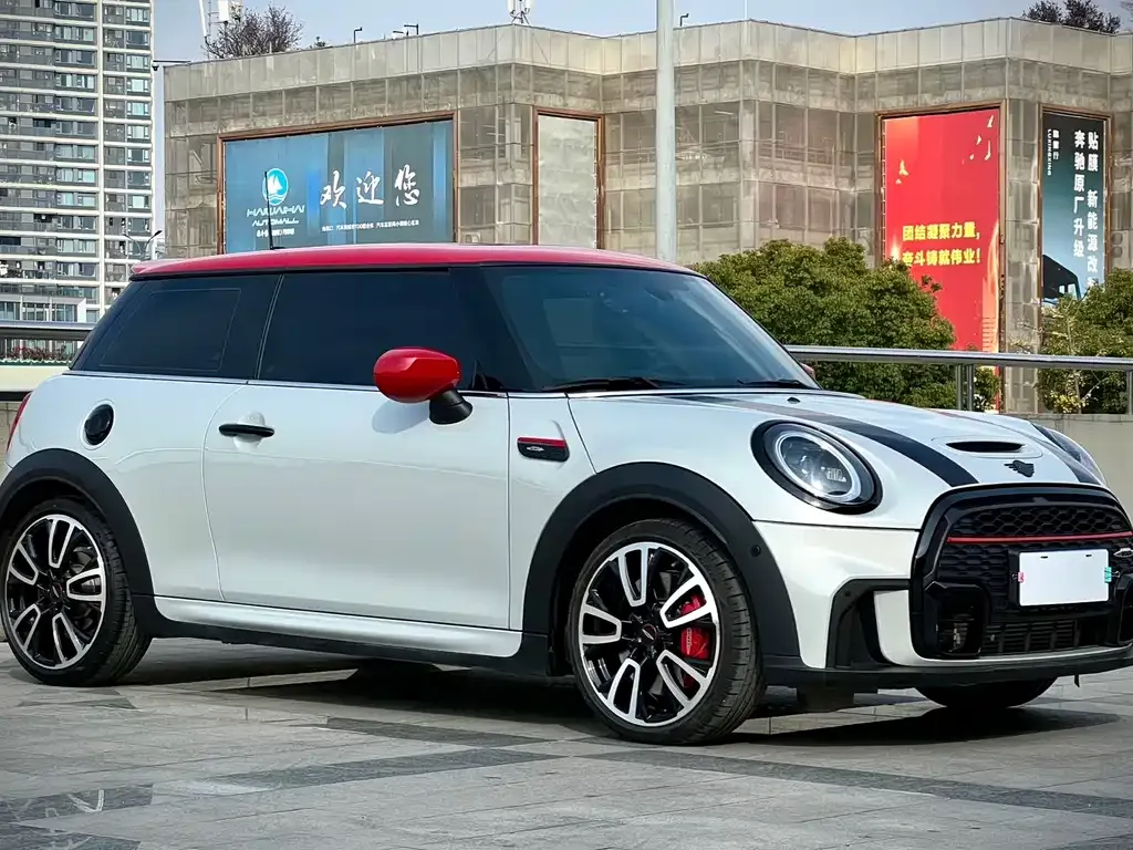 MINI JCW (John Cooper Works) — фото 1