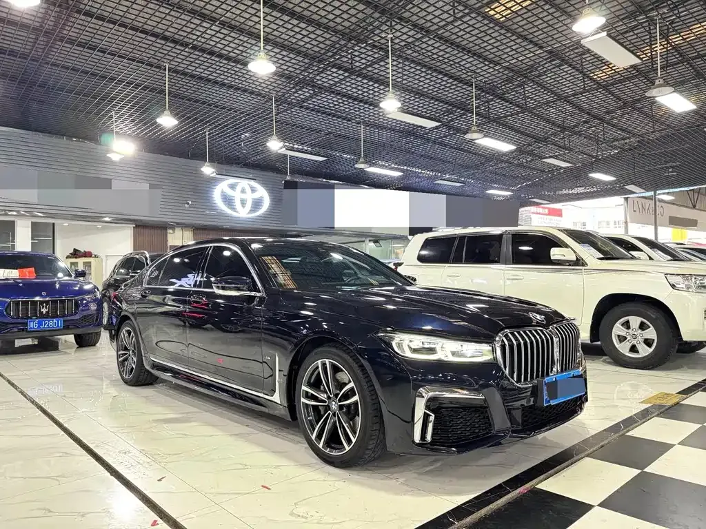 BMW 7 Series — фото 10