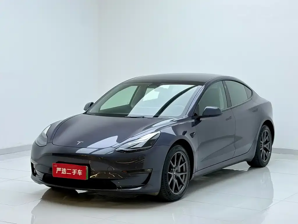 Tesla Model 3 — фото 1