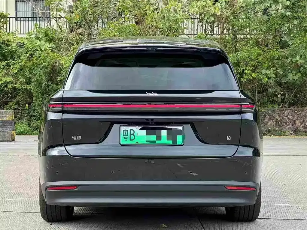 Li Auto i8 — фото 3