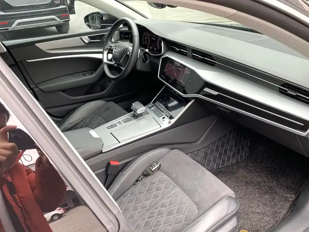 Audi A7L — фото 6