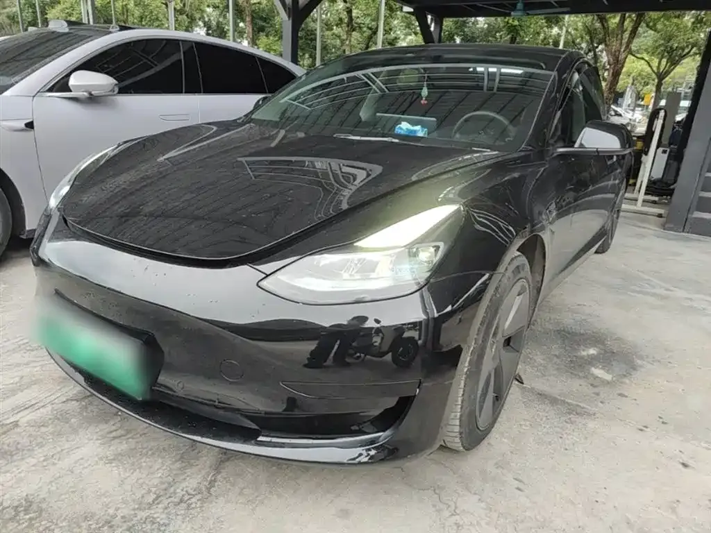 Tesla Model 3 — фото 1