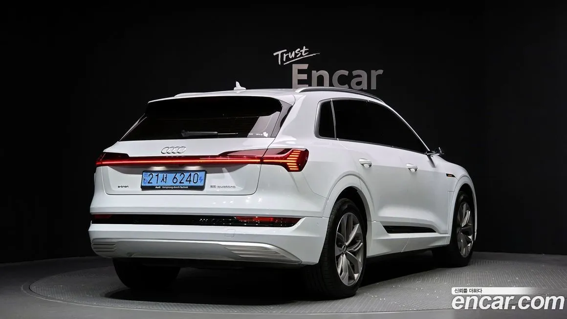 Audi e-tron — фото 3
