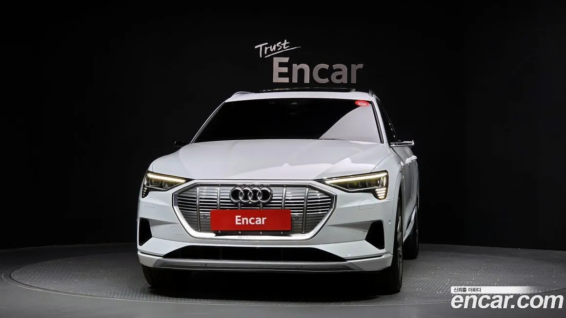 Audi e-tron — фото 4