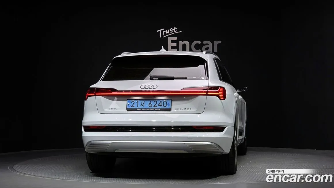 Audi e-tron — фото 2