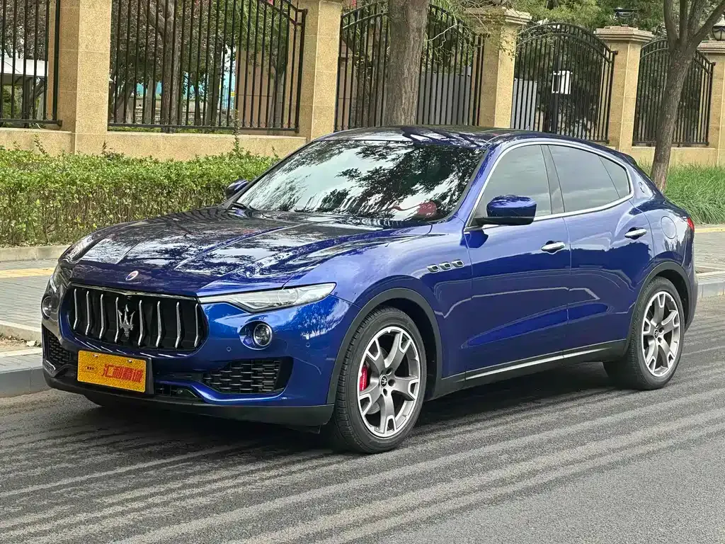 Maserati Levante — фото 1