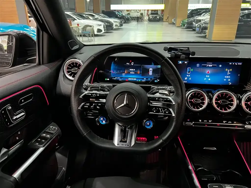 Mercedes-Benz GLB AMG — фото 8