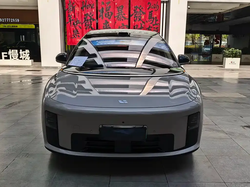 Li Auto i8 — фото 8