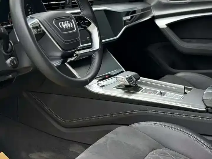 Audi A7L — фото 6