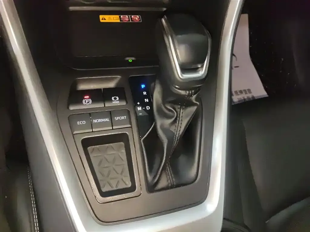 Toyota RAV4 — фото 10