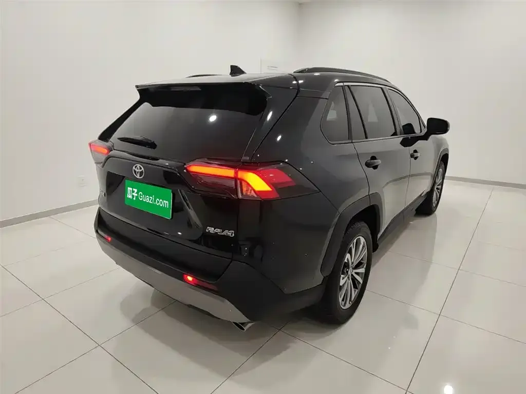 Toyota RAV4 — фото 7