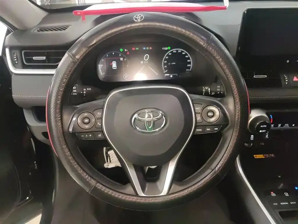 Toyota RAV4 — фото 4
