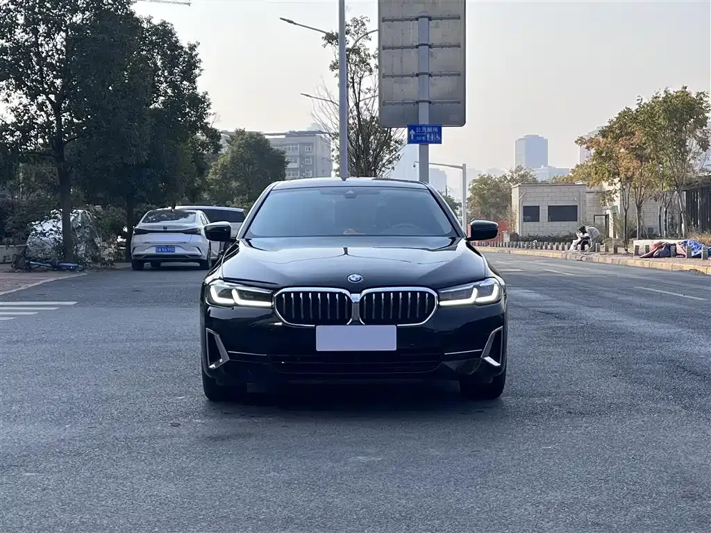 BMW 5 Series — фото 9
