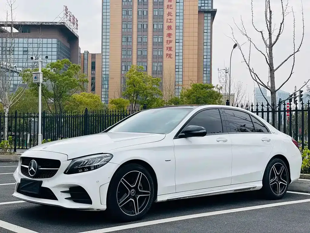 Mercedes-Benz C-Class — фото 1