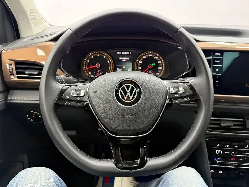 Volkswagen Tharu — фото 5