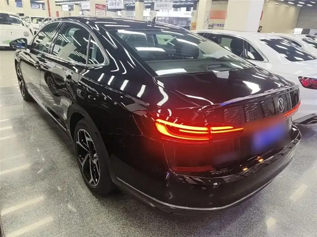 Volkswagen Passat — фото 7