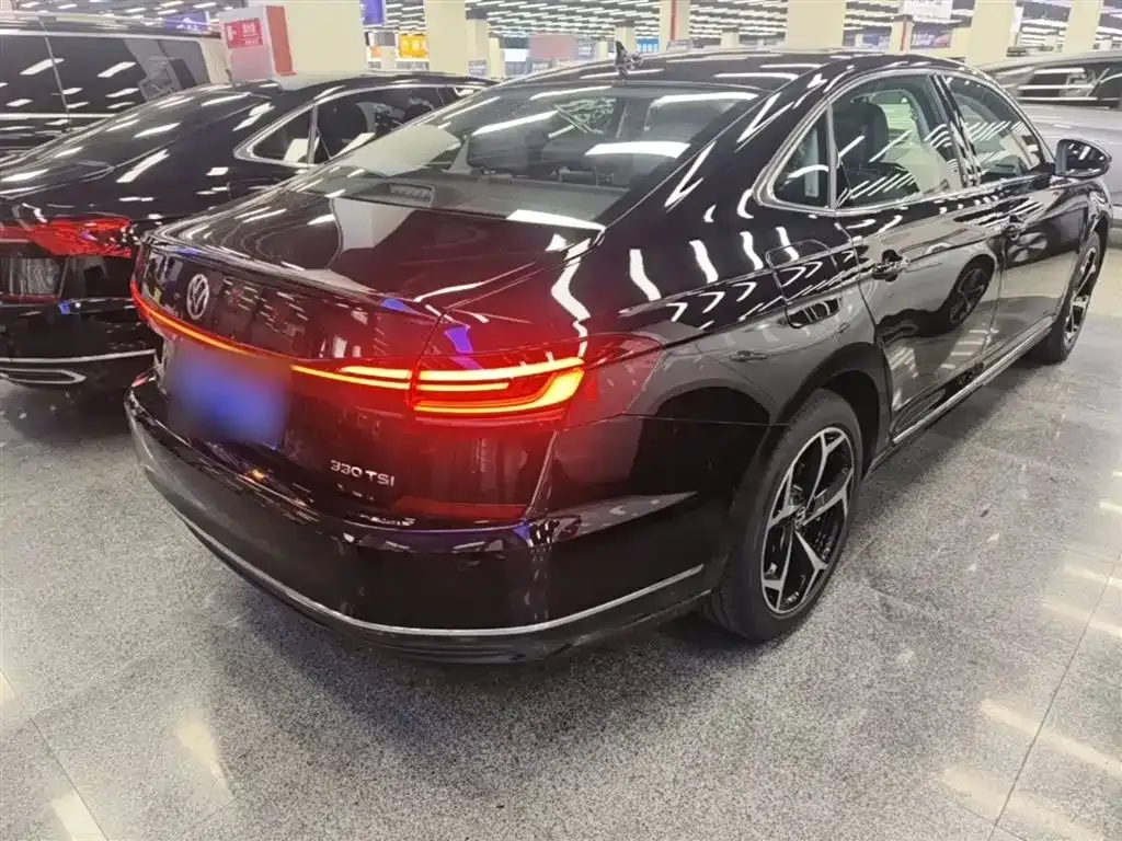Volkswagen Passat — фото 6