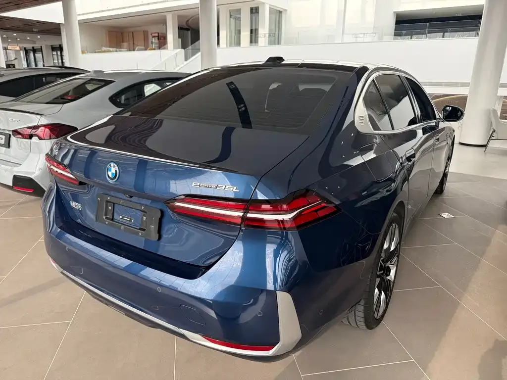 BMW i5 — фото 3