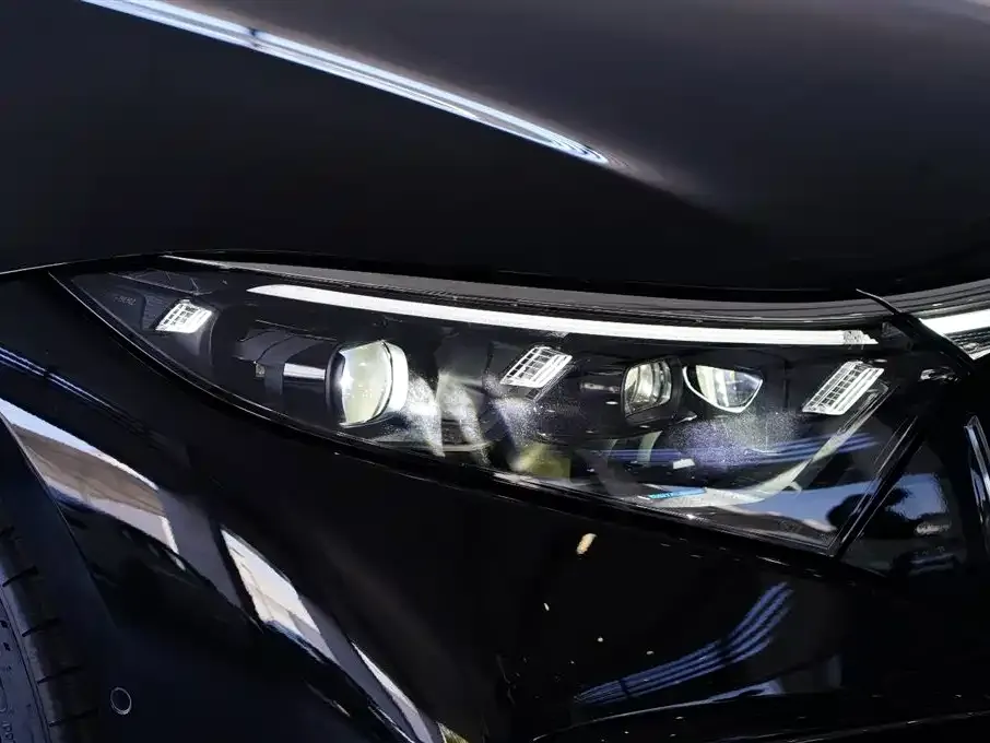 Mercedes-Benz EQS AMG — фото 10
