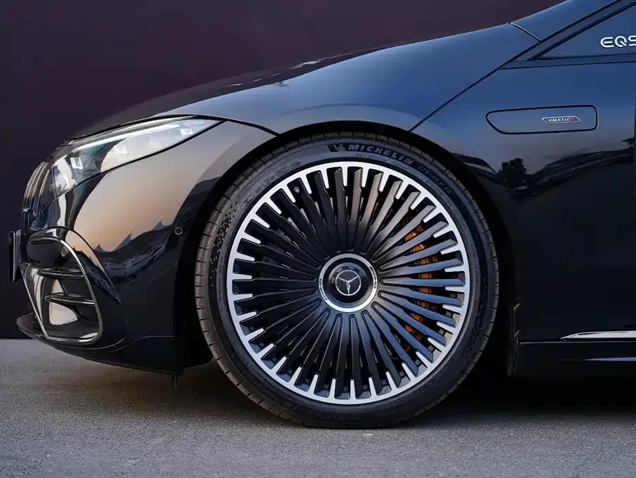 Mercedes-Benz EQS AMG — фото 6