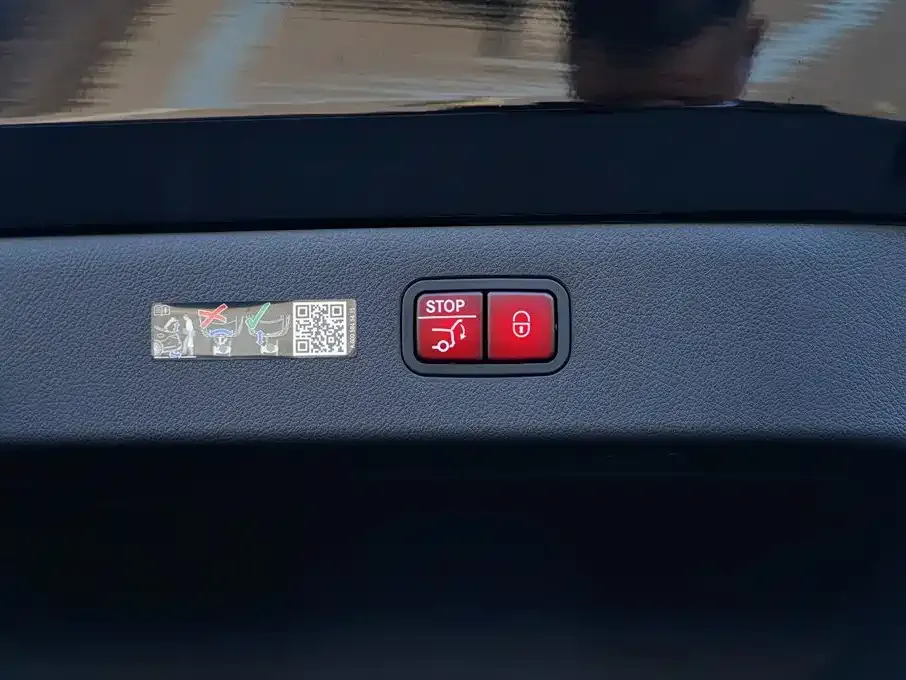 Mercedes-Benz EQS AMG — фото 7