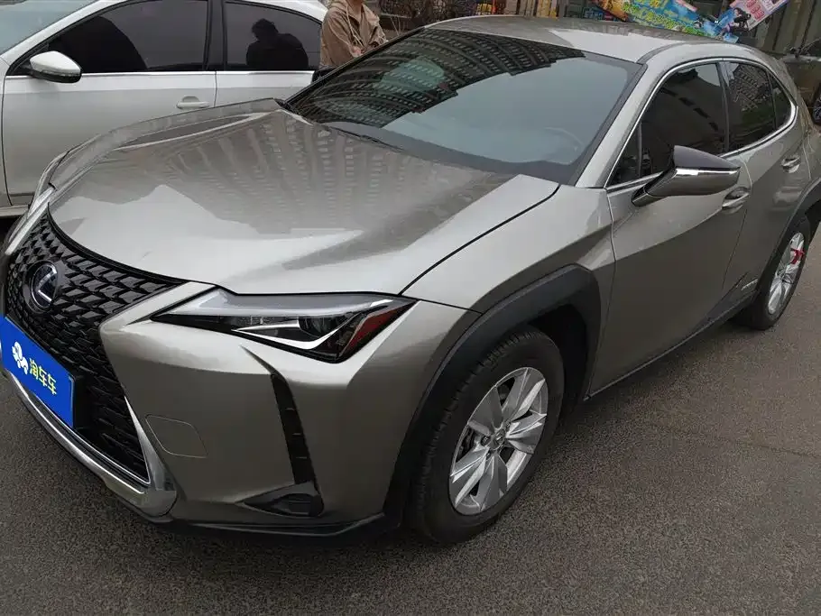 Lexus UX — фото 1