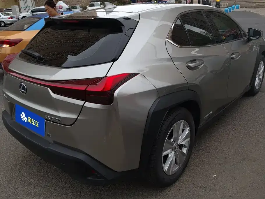 Lexus UX — фото 8