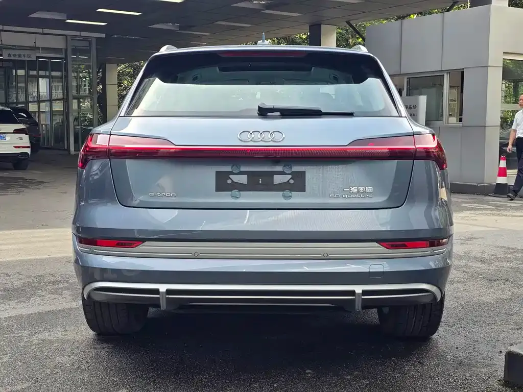 Audi e-tron — фото 4