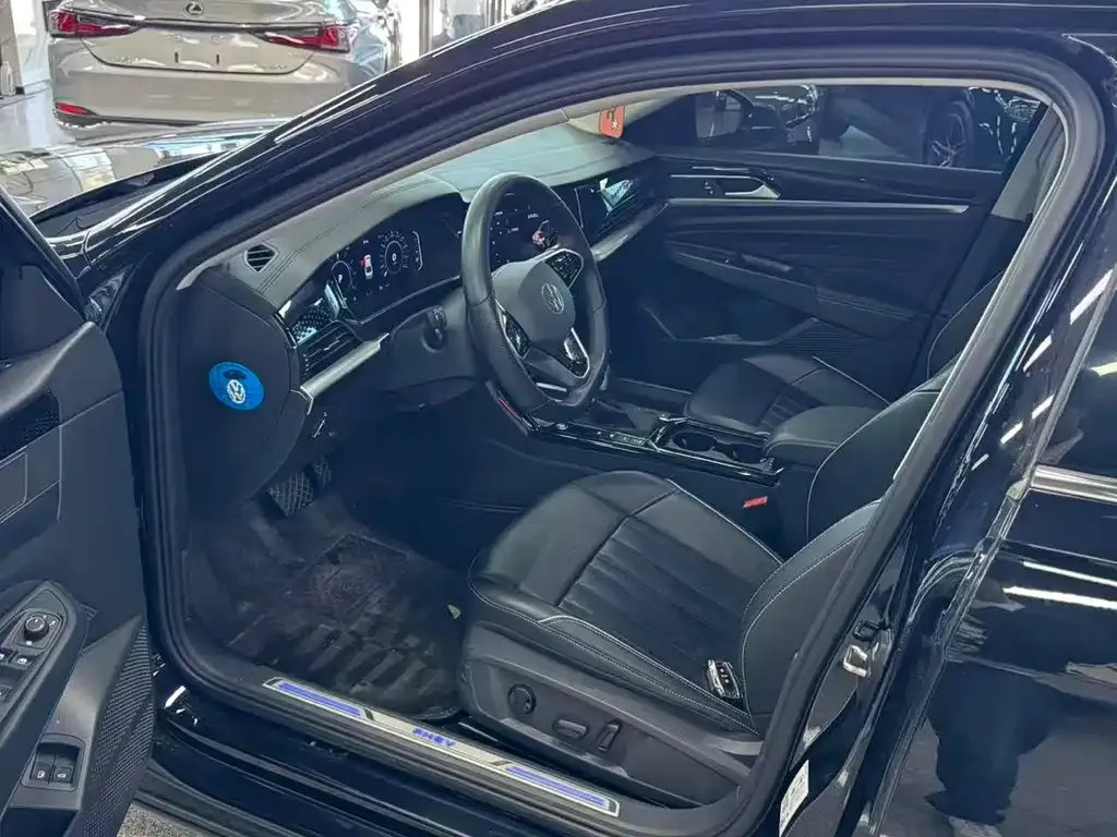 Volkswagen Passat New Energy — фото 4
