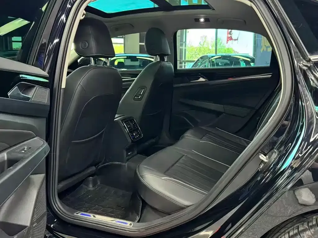 Volkswagen Passat New Energy — фото 6