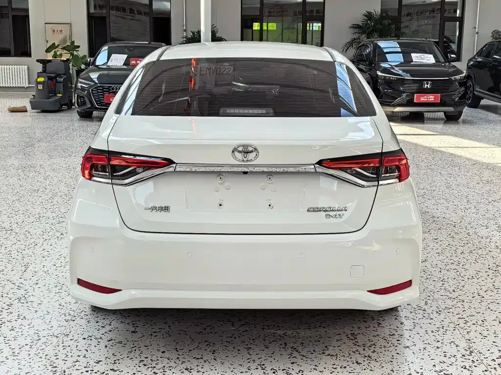 Toyota Corolla — фото 6